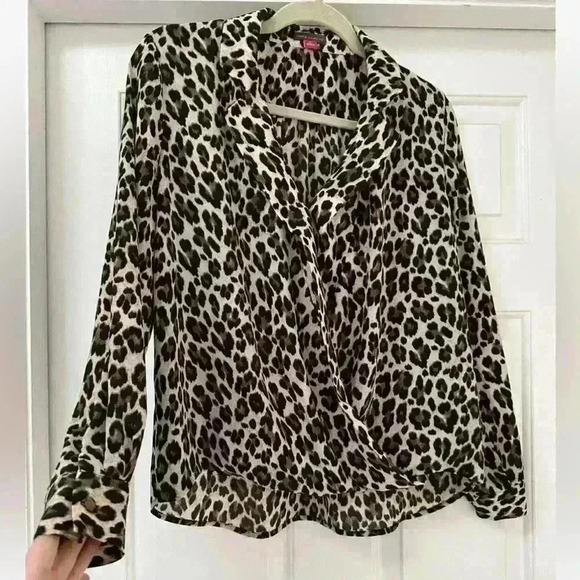 Vince Camuto Leopard Print Wrap Front Style Long Sleeve Blouse Top Size Small - Picture 2 of 6